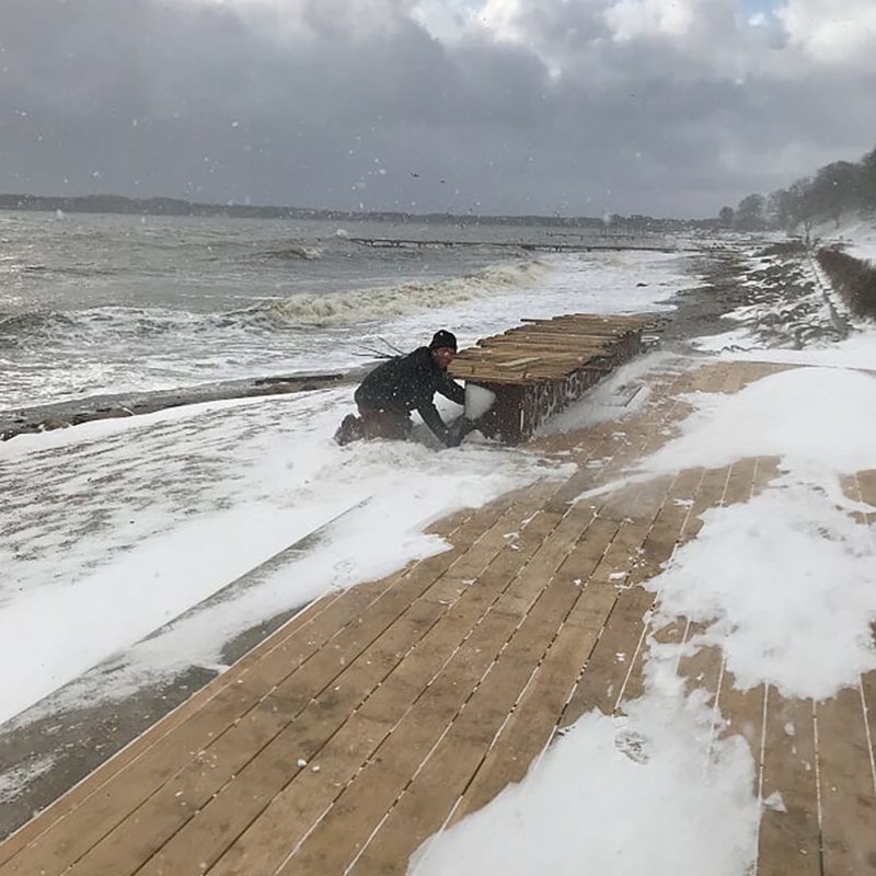 Træterrasse på stranden i Fredericia 