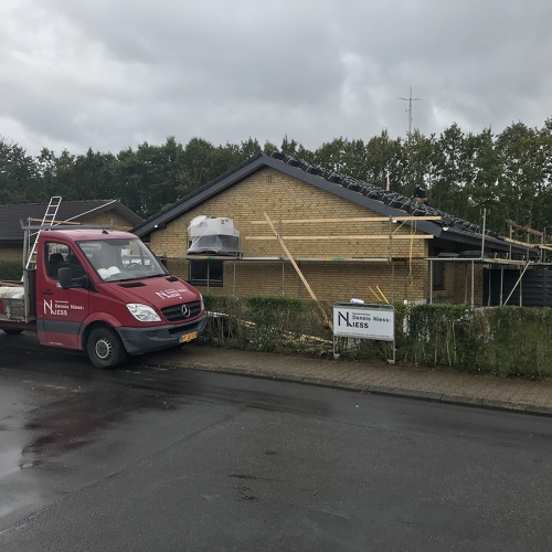 Renovering af tag på hus i Fredericia